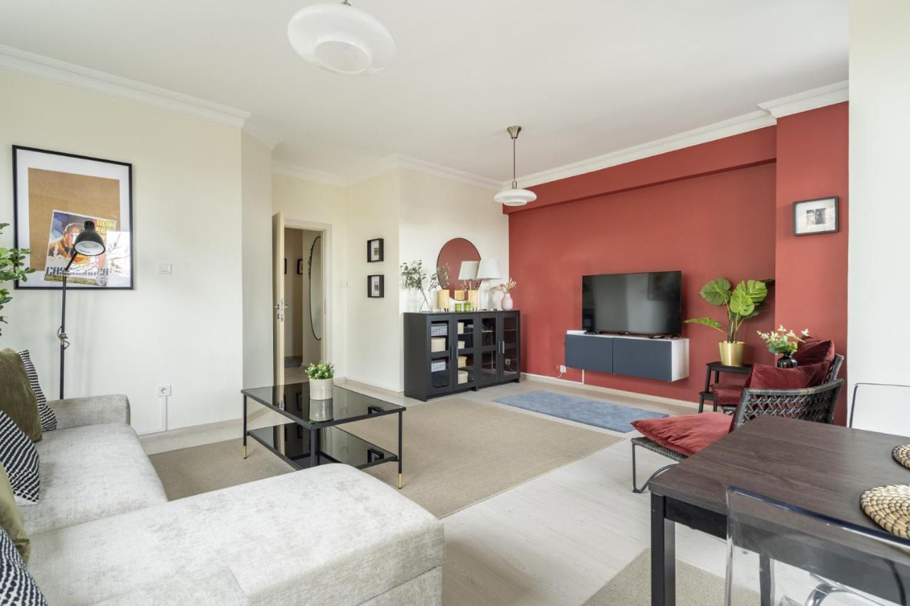 شقة Modern Flat With Balcony On Bagdat Street اسطنبول المظهر الخارجي الصورة