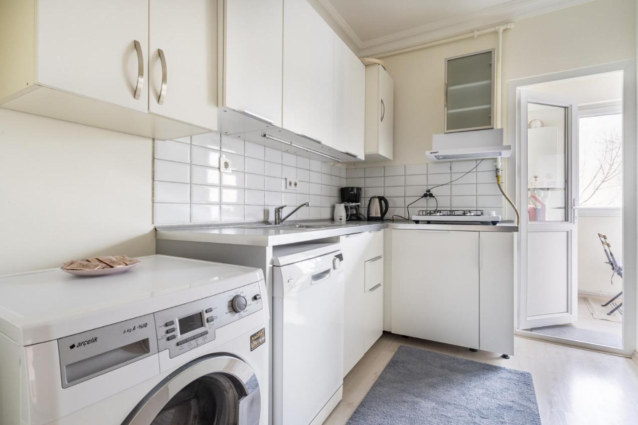 شقة Modern Flat With Balcony On Bagdat Street اسطنبول المظهر الخارجي الصورة