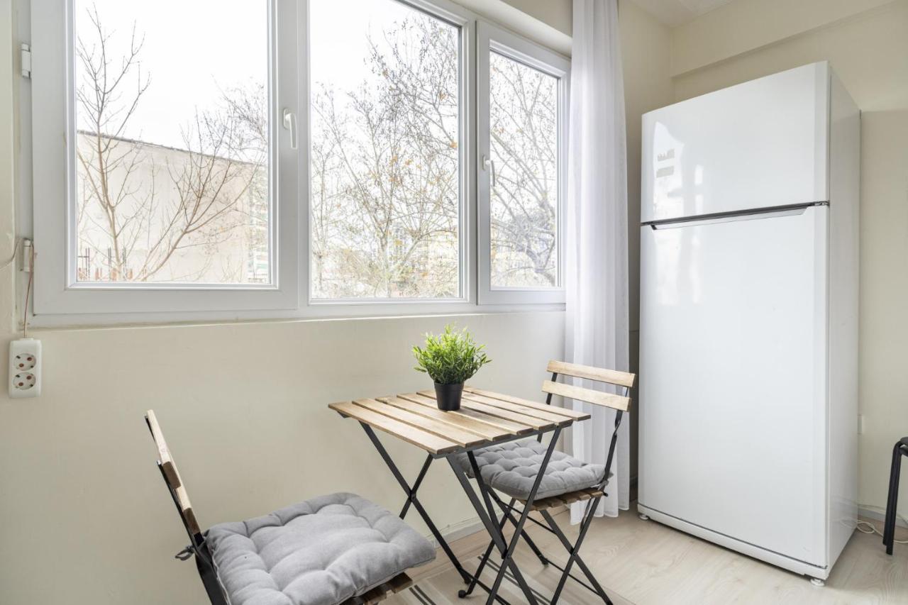 شقة Modern Flat With Balcony On Bagdat Street اسطنبول المظهر الخارجي الصورة