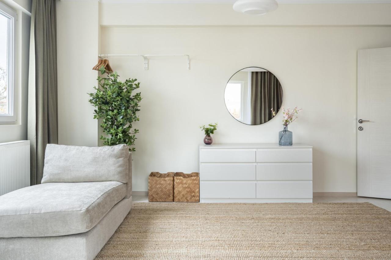 شقة Modern Flat With Balcony On Bagdat Street اسطنبول المظهر الخارجي الصورة