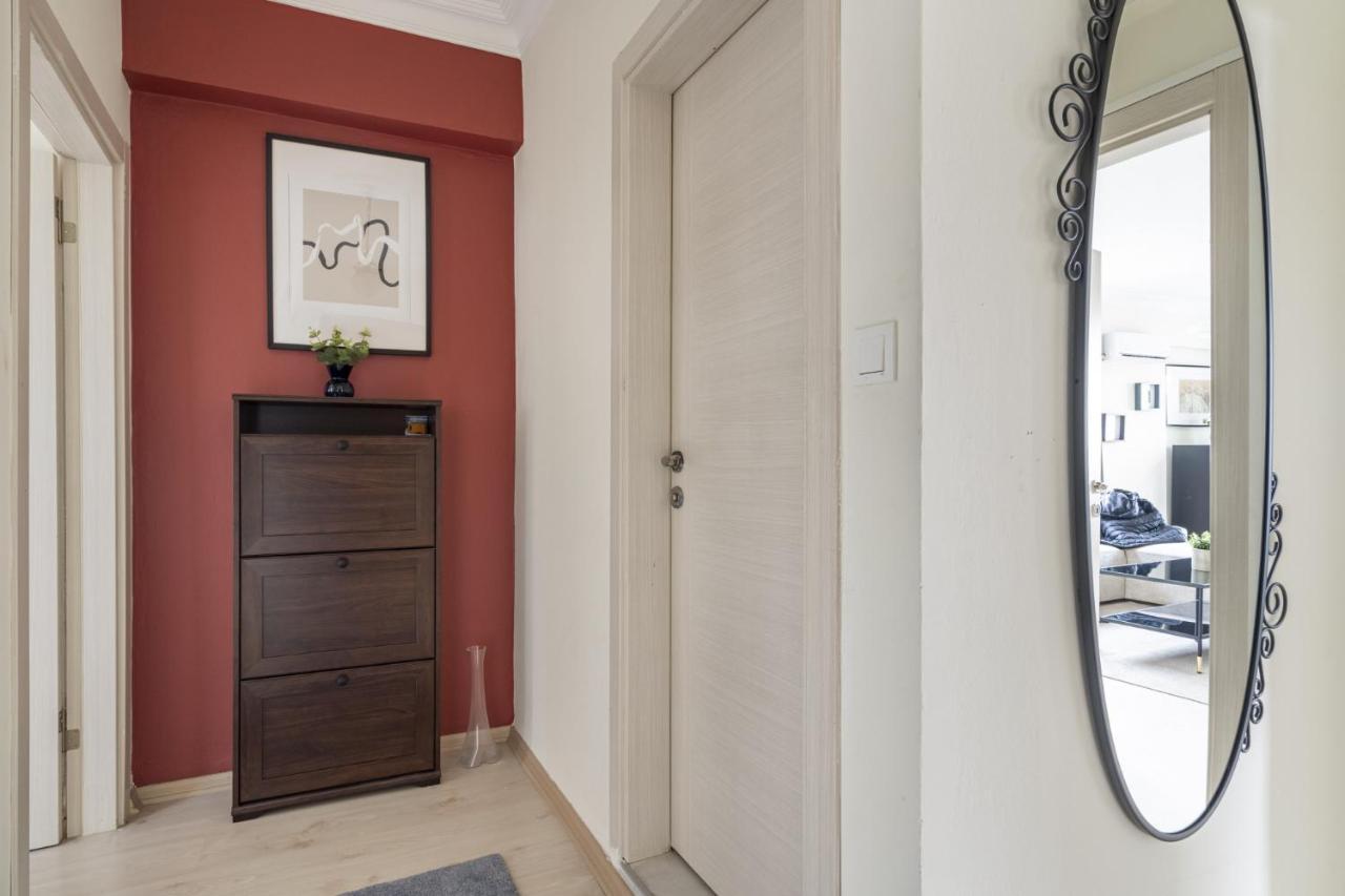 شقة Modern Flat With Balcony On Bagdat Street اسطنبول المظهر الخارجي الصورة