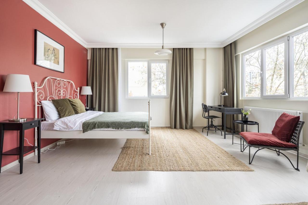 شقة Modern Flat With Balcony On Bagdat Street اسطنبول المظهر الخارجي الصورة